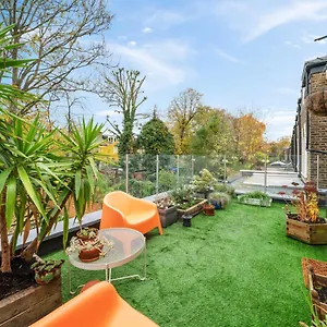 Apartment Ickburgh Road, London
