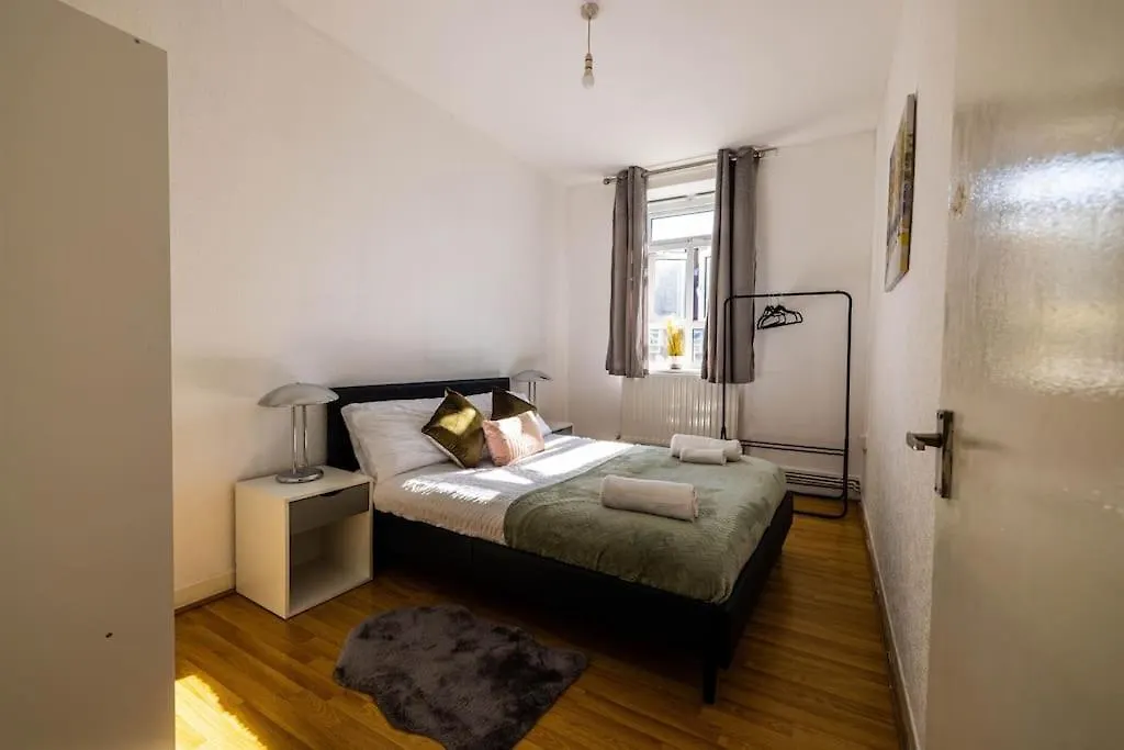 Апартаменты Pristine 3 Beds Hackney E9 Лондон