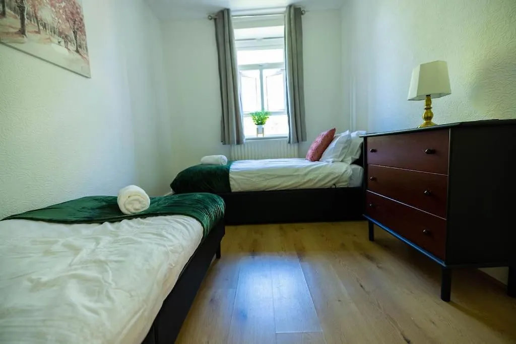 Апартаменты Pristine 3 Beds Hackney E9 Лондон 0*,  Великобритания