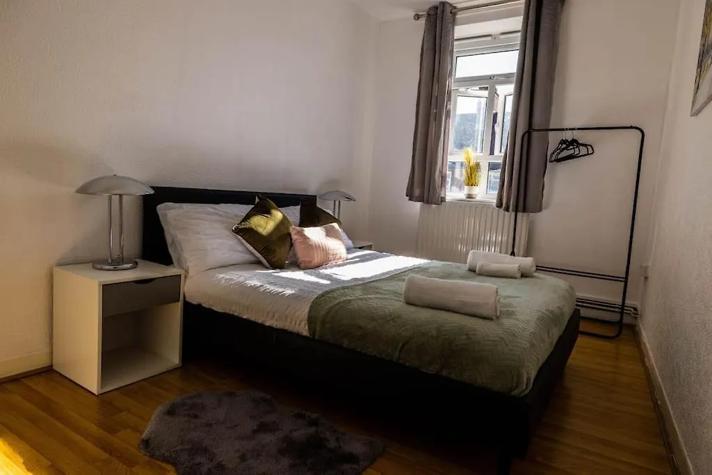 Апартаменты Pristine 3 Beds Hackney E9 Лондон