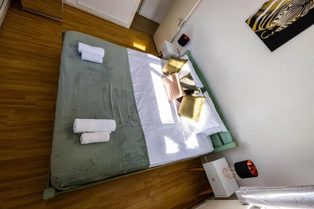 Апартаменты Pristine 3 Beds Hackney E9 Лондон