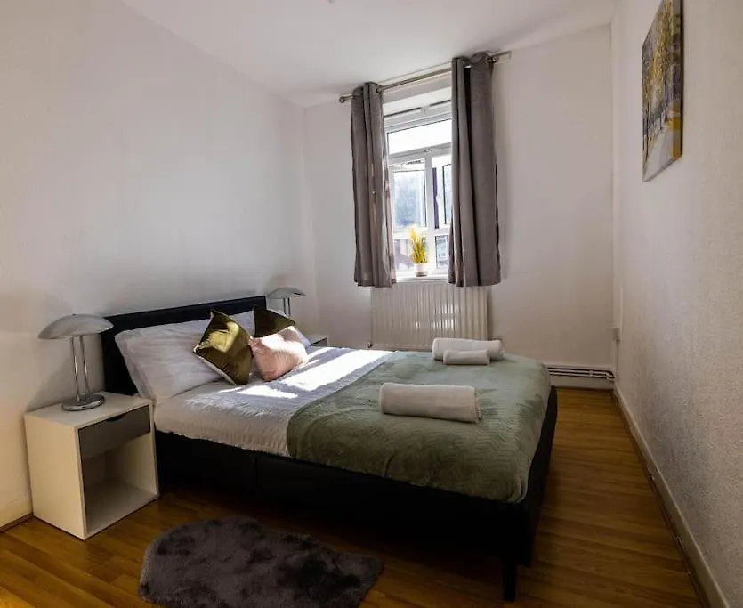 Апартаменты Pristine 3 Beds Hackney E9 Лондон