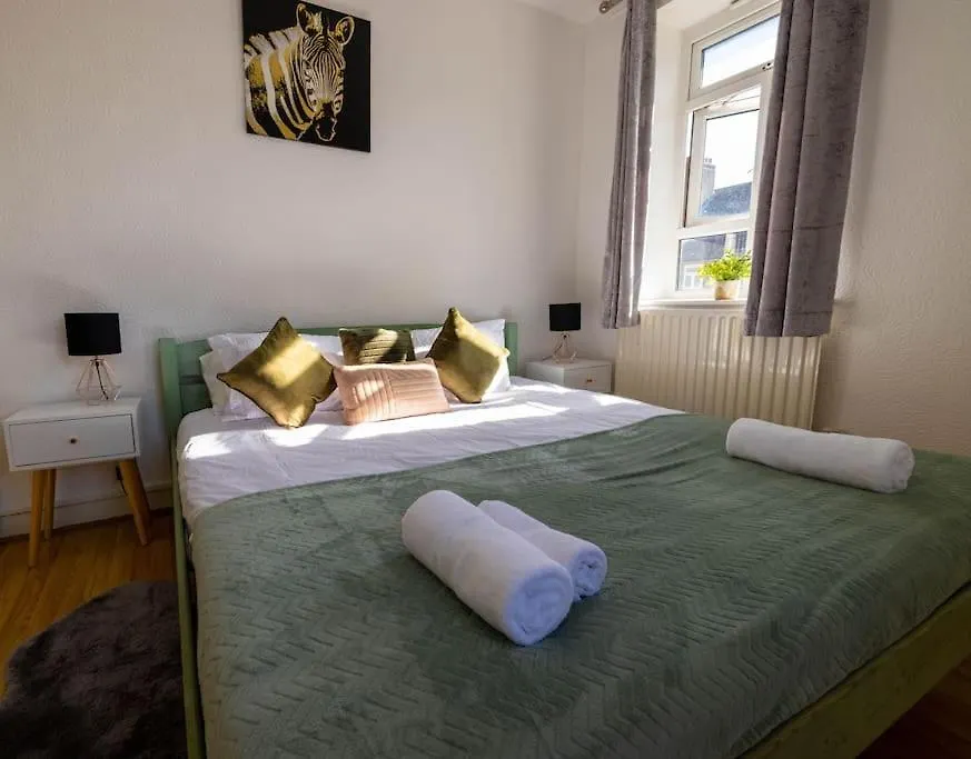 Апартаменты Pristine 3 Beds Hackney E9 Лондон