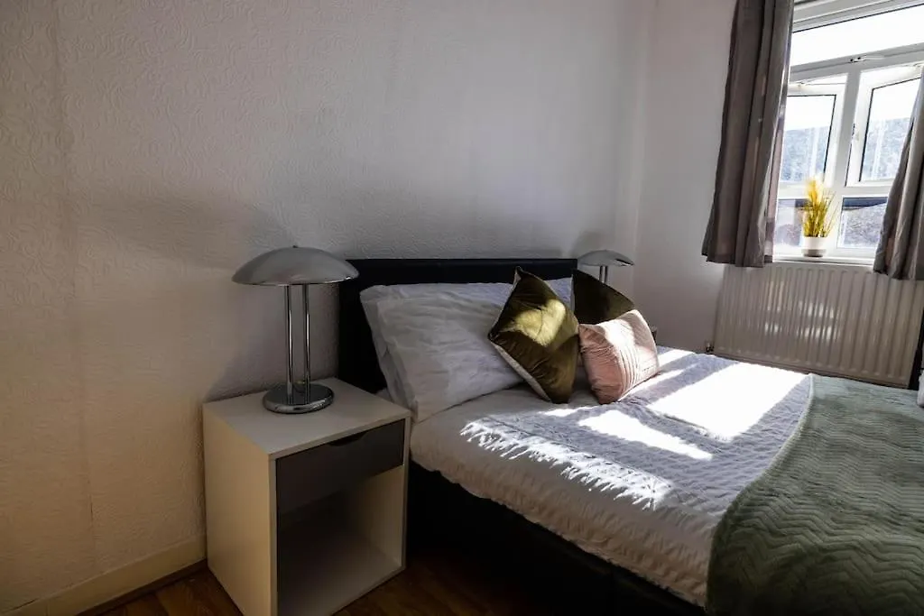 Апартаменты Pristine 3 Beds Hackney E9 Лондон 0*,