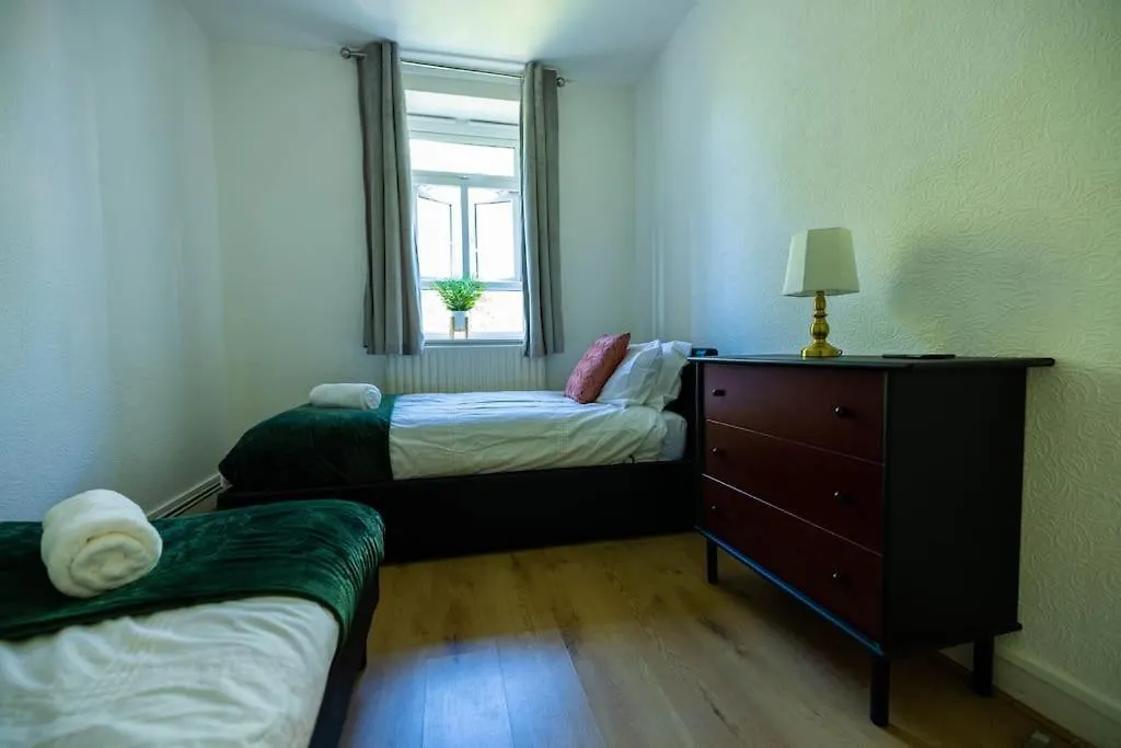 Апартаменты Pristine 3 Beds Hackney E9 Лондон