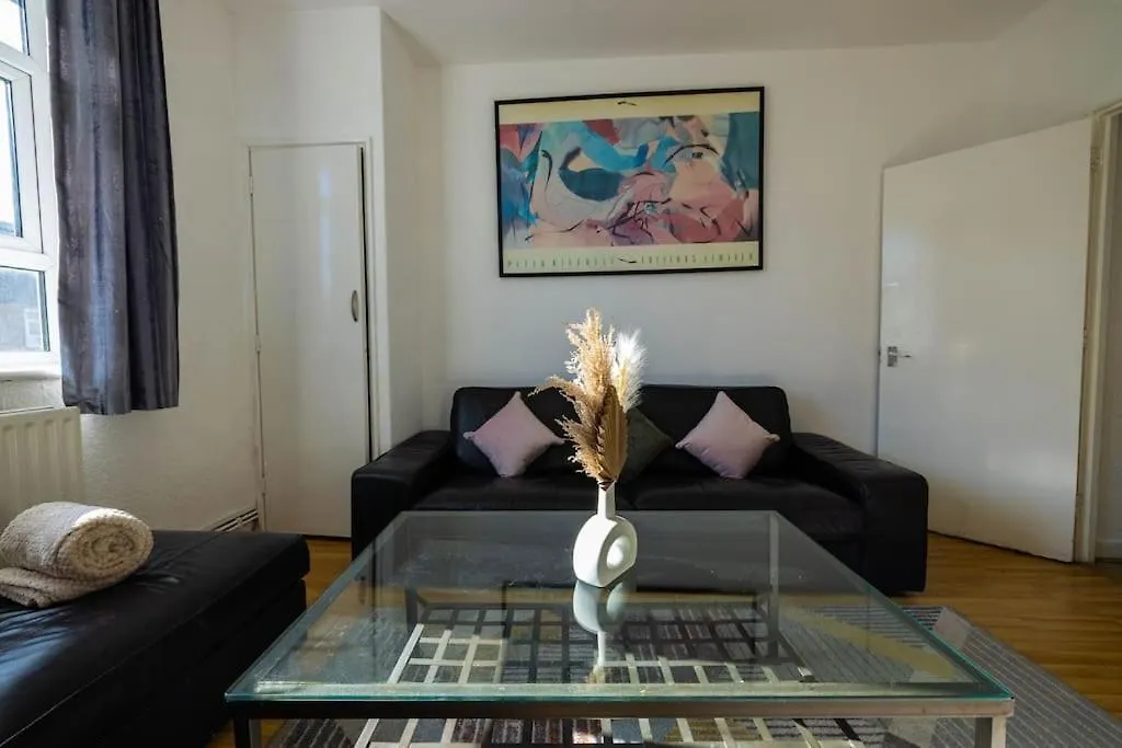 Апартаменты Pristine 3 Beds Hackney E9 Лондон 0*,